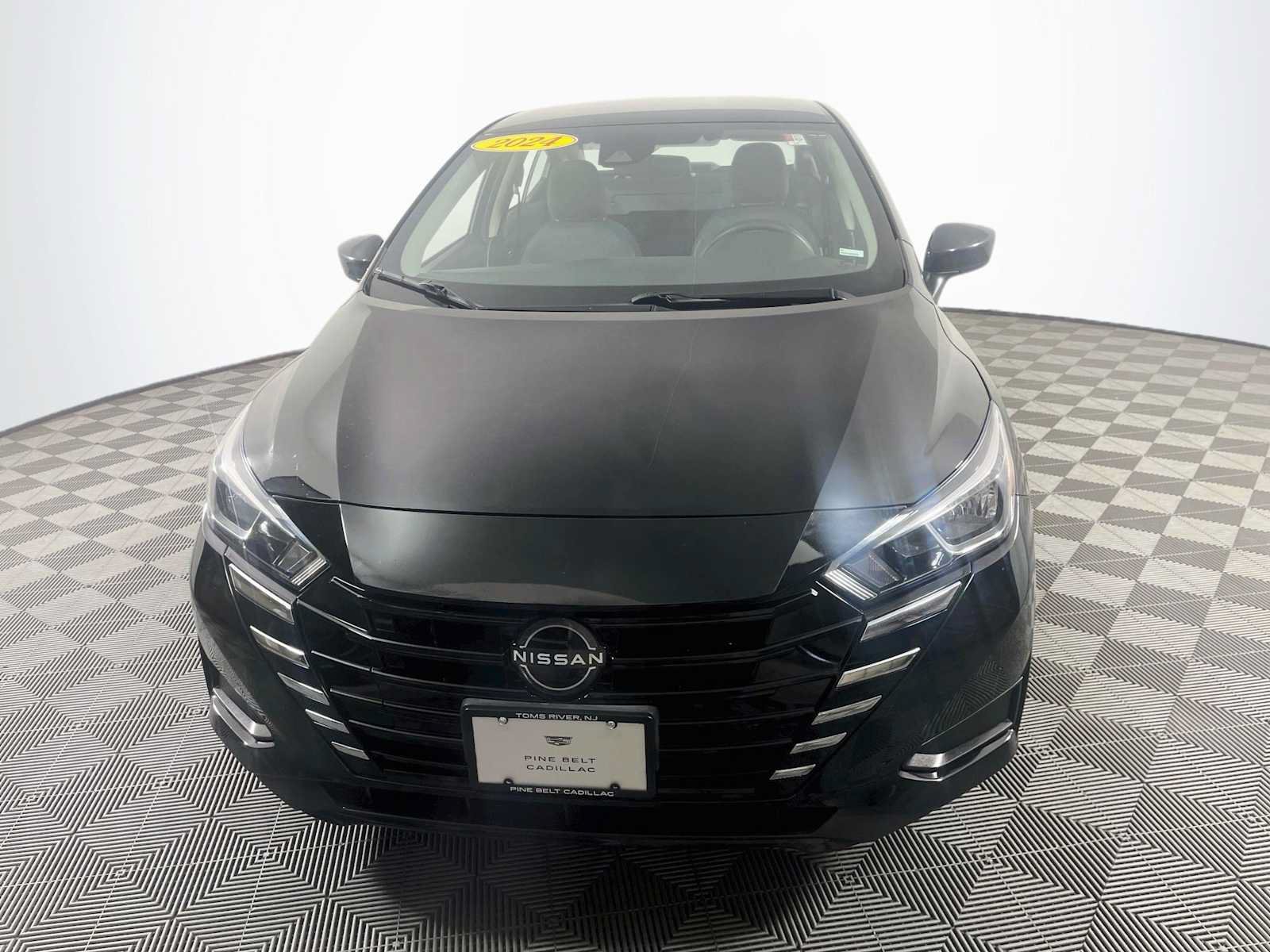 Used 2024 Nissan Versa SV FWD image 2