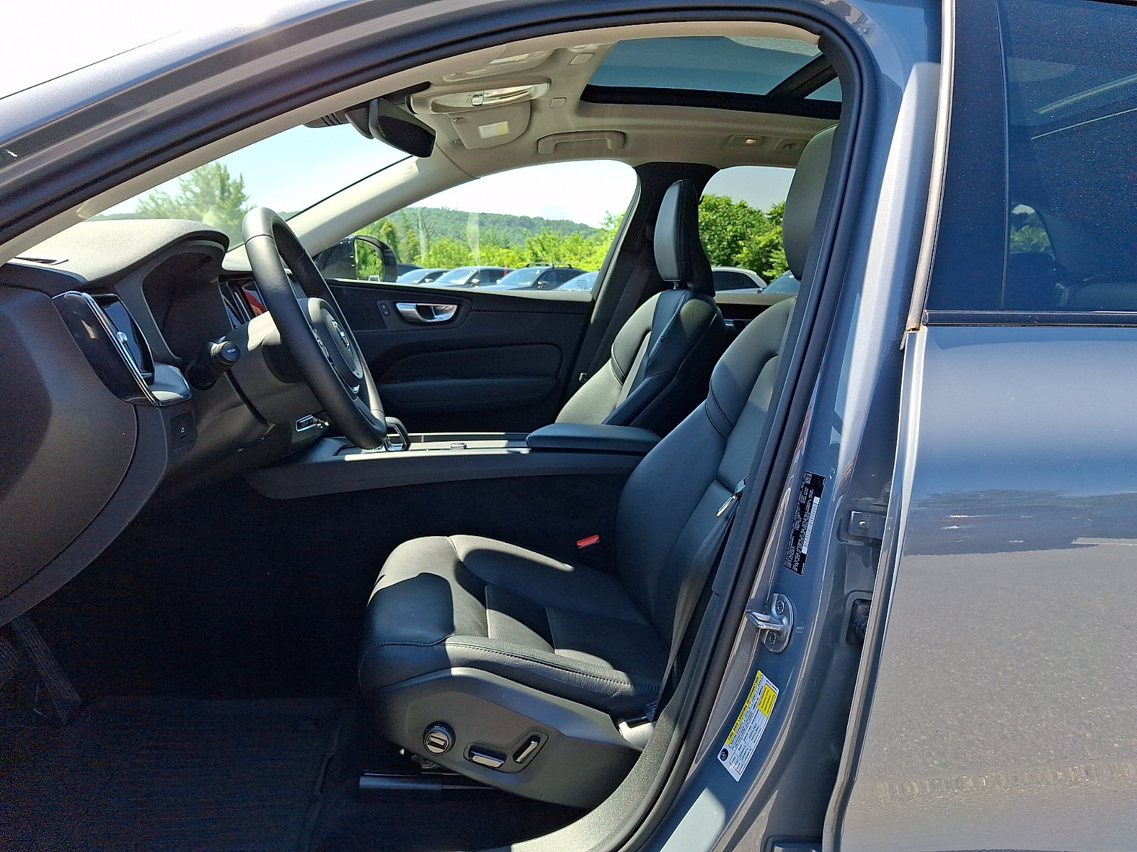 Certified 2024 Volvo XC60 B5 Core w/ Protection Package Premier AWD/4WD image 13
