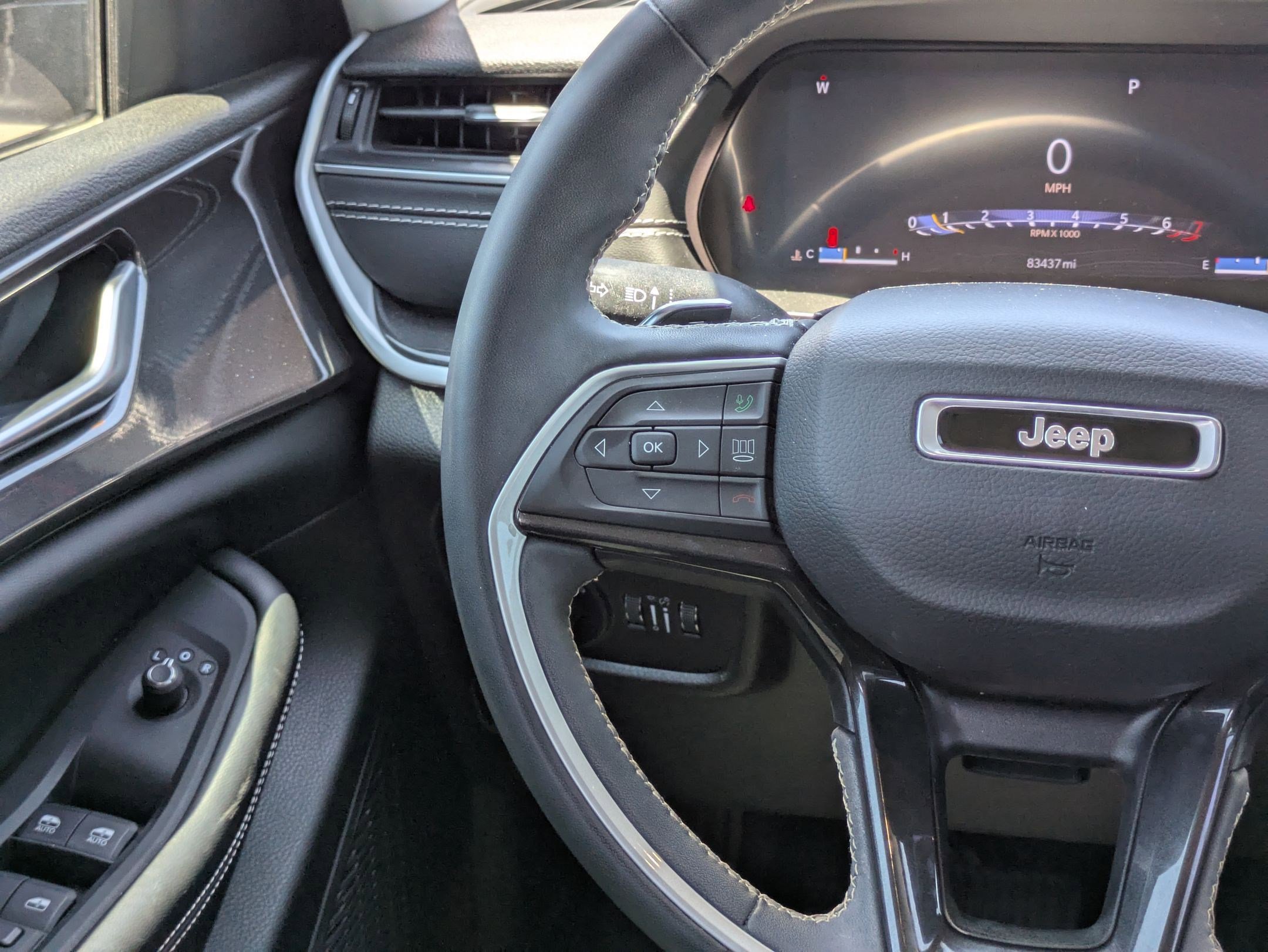 Used 2023 Jeep Grand Cherokee Laredo image 20