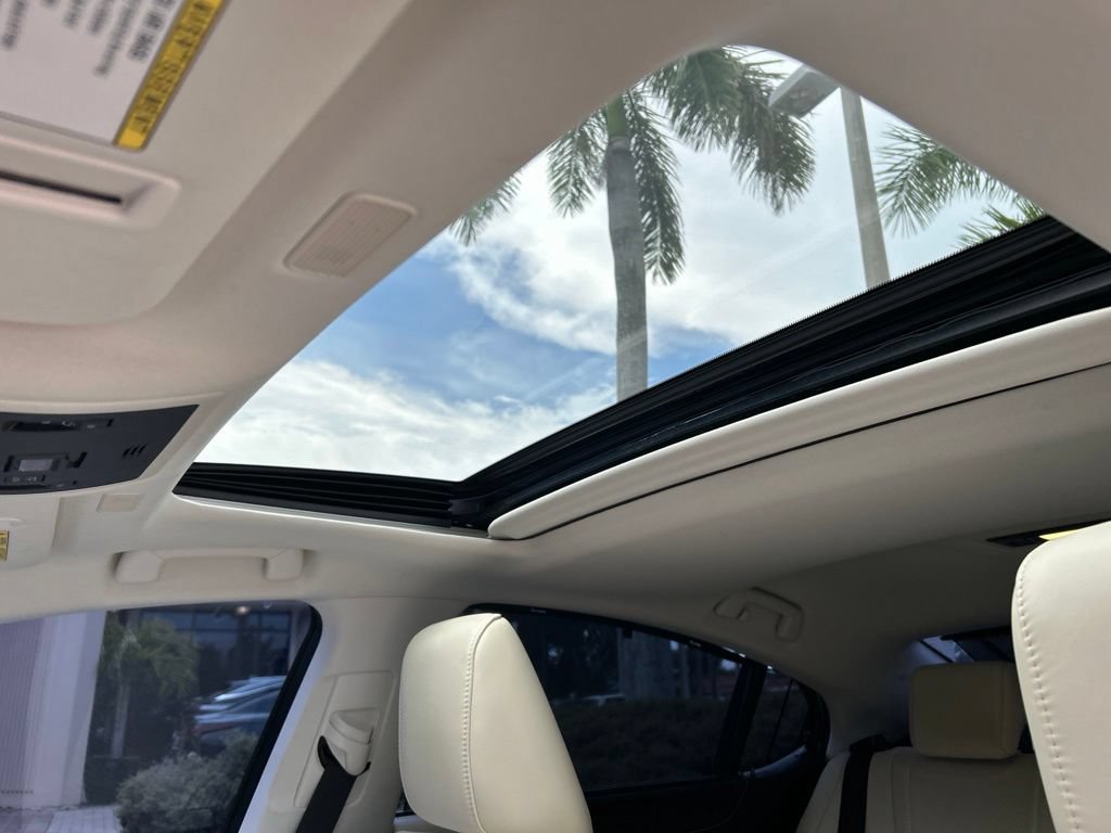 Certified 2022 Lexus ES 300h Ultra Luxury w/ Accessory Package 2 FWD image 15