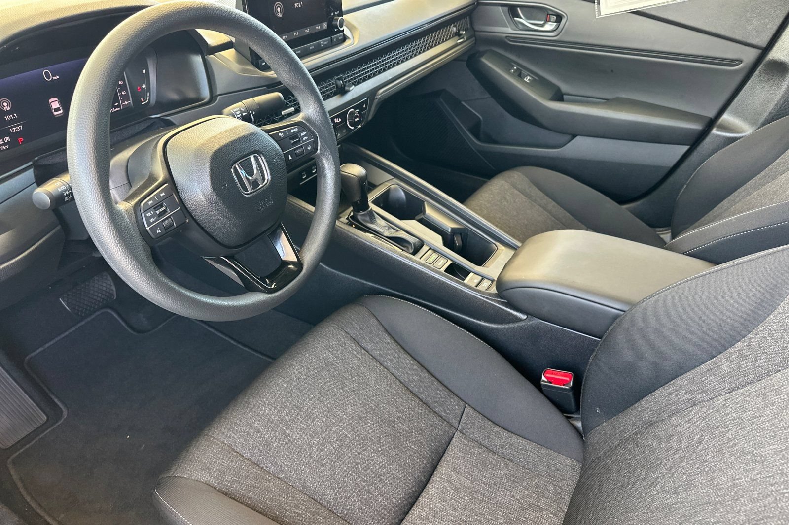 Used 2025 Honda Accord SE image 10