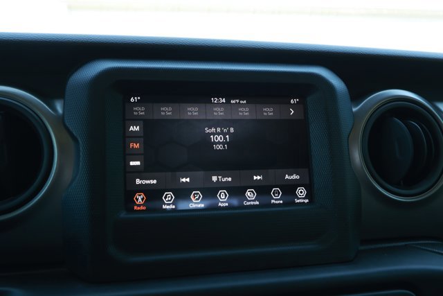 Used 2023 Jeep Gladiator Willys AWD/4WD image 16