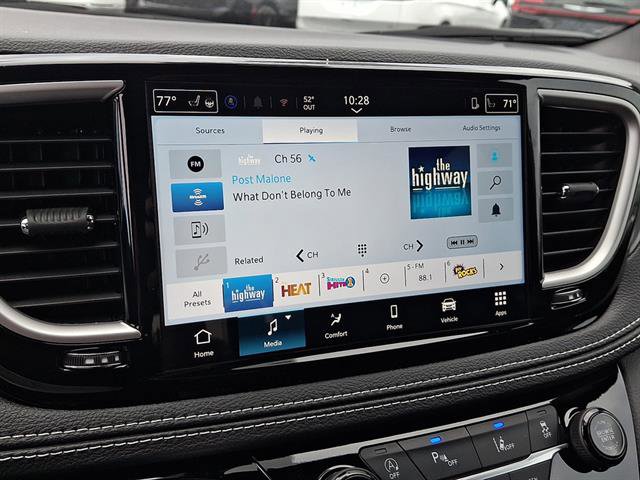 New 2026 Chrysler Pacifica Select image 14