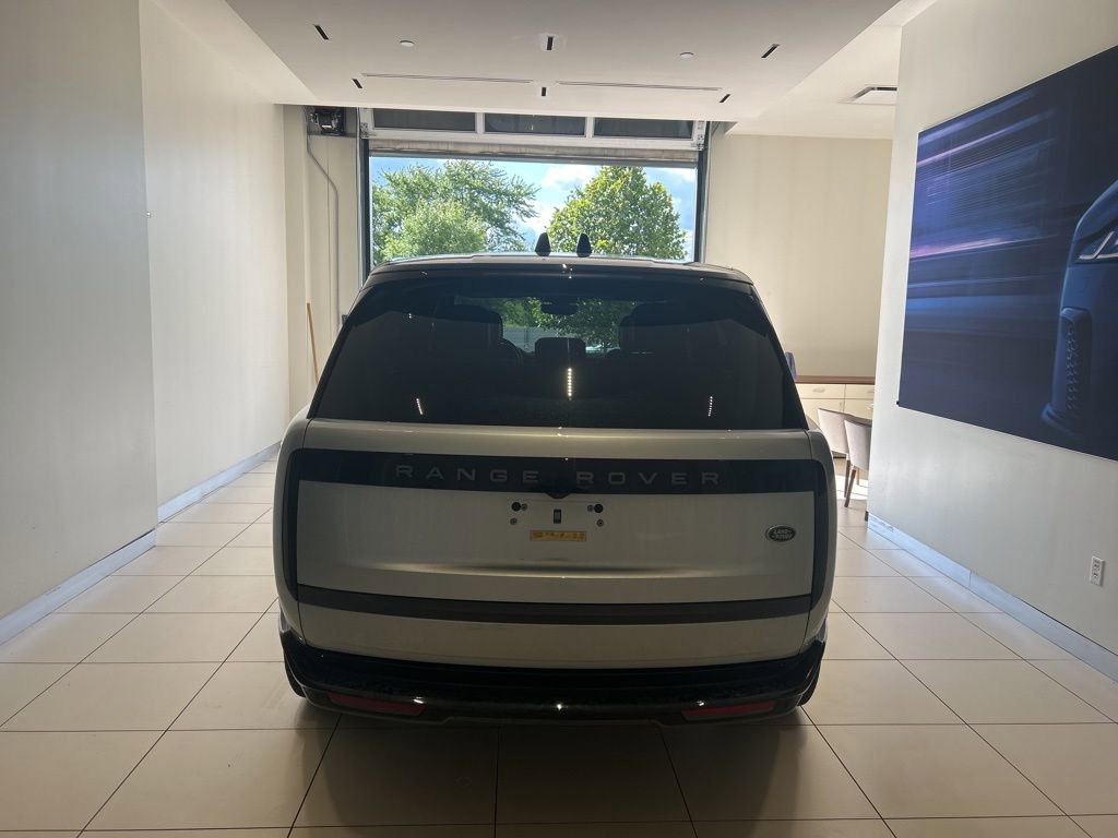 Used 2023 Land Rover Range Rover SE image 13