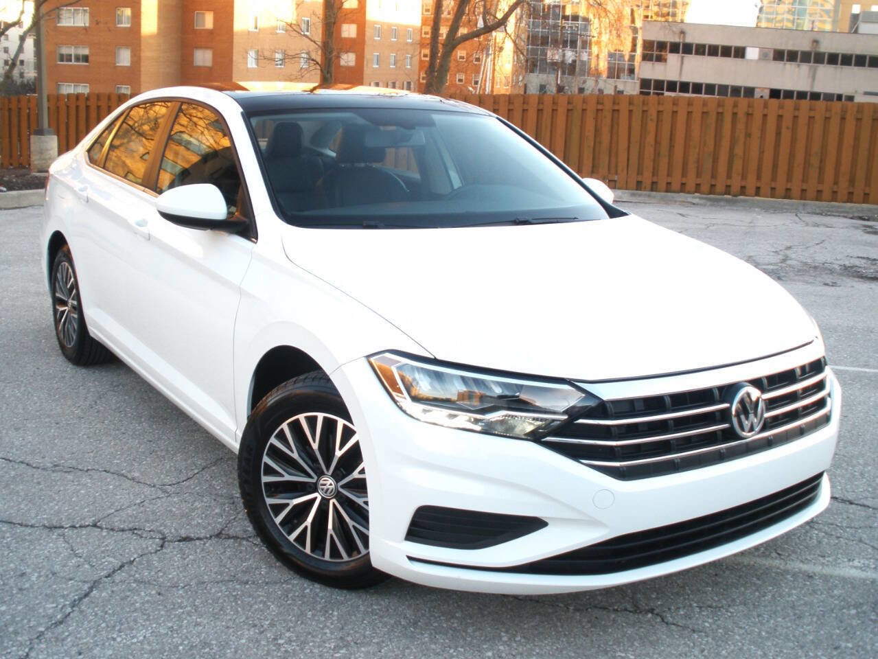 Used 2019 Volkswagen Jetta SE image 2