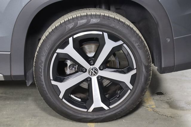 Used 2025 Volkswagen Tiguan SE AWD/4WD image 38