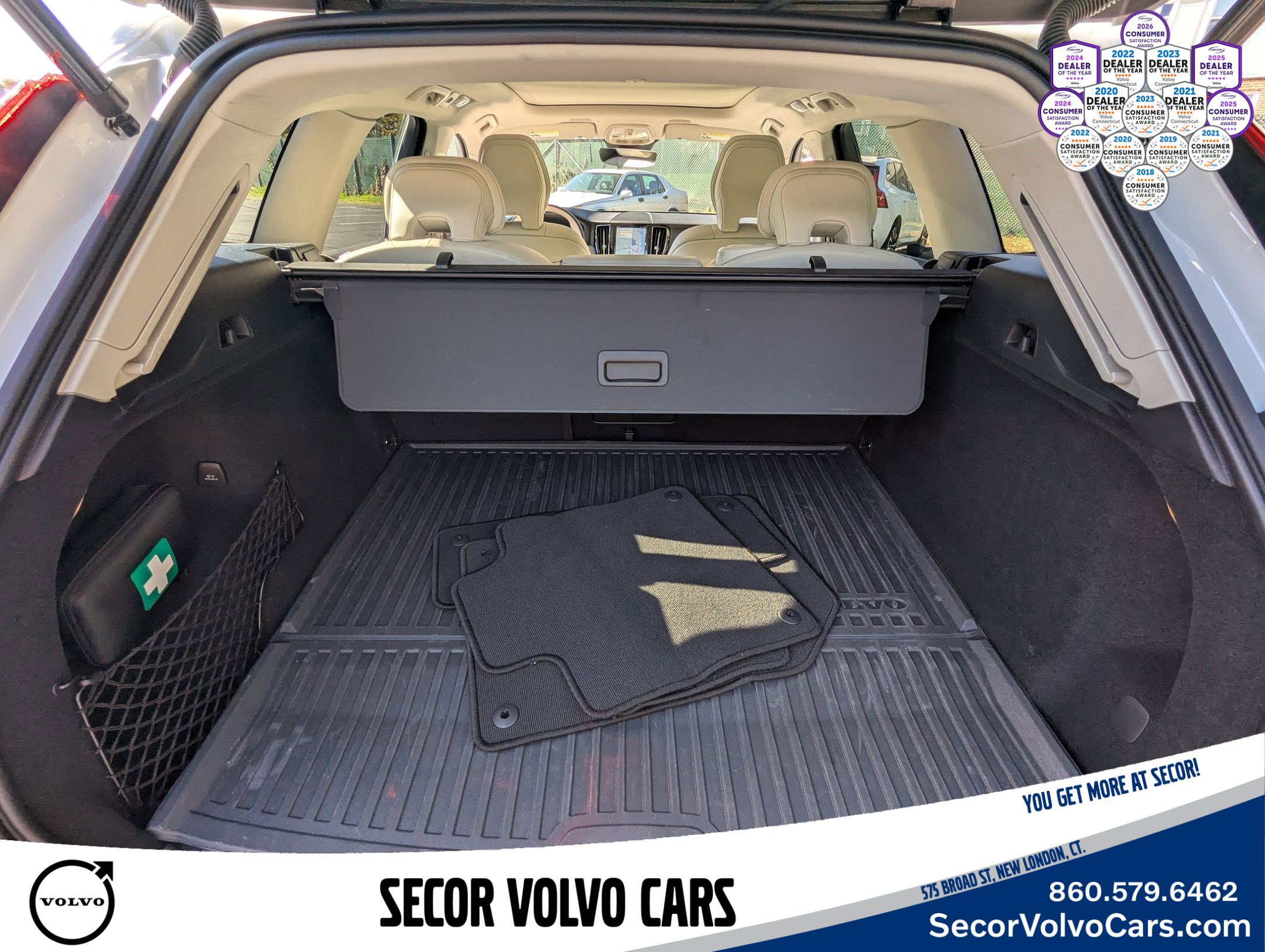 Certified 2024 Volvo XC60 T8 Plus w/ Protection Package Premier image 20