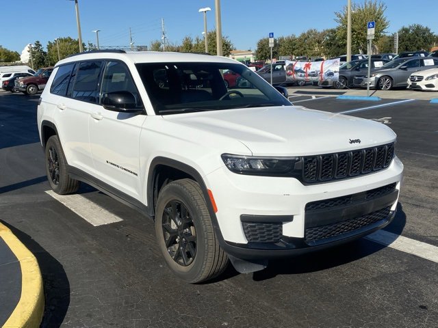 Used 2024 Jeep Grand Cherokee L Laredo image 2