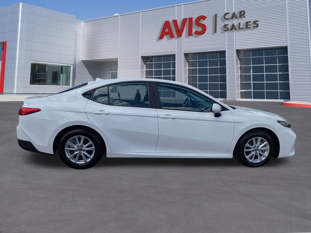 Used 2025 Toyota Camry LE image 5