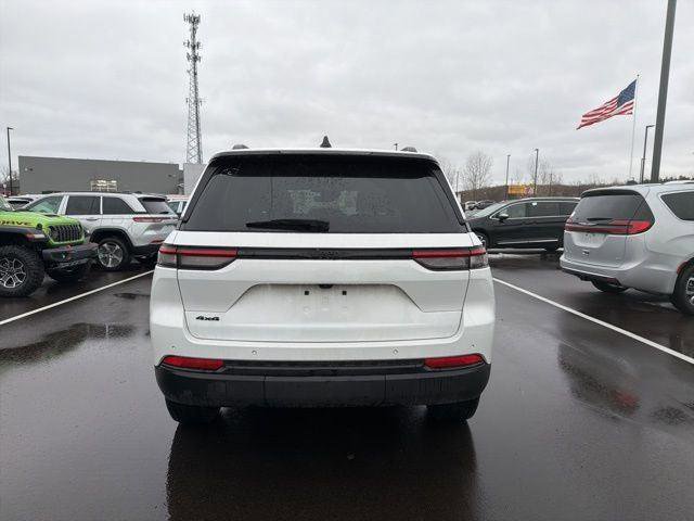 Certified 2025 Jeep Grand Cherokee Altitude image 6