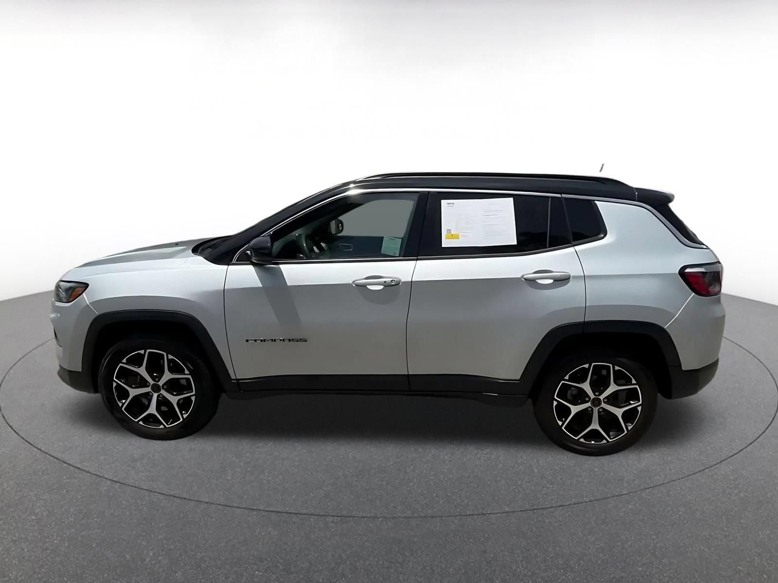 Used 2025 Jeep Compass Limited AWD/4WD image 8