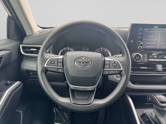 Used 2022 Toyota Highlander L FWD image 11