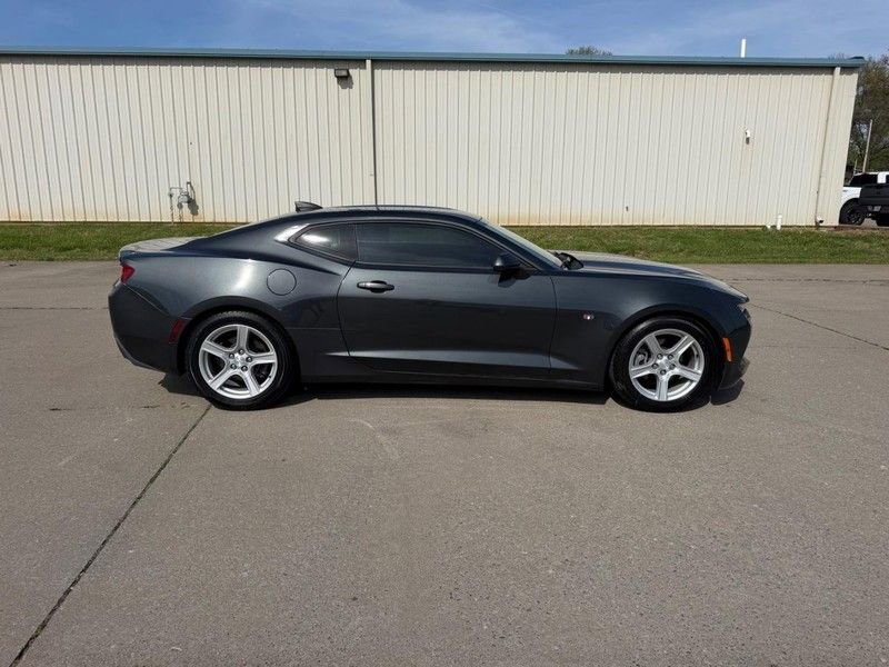Used 2016 Chevrolet Camaro LT image 2