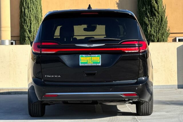 New 2026 Chrysler Pacifica Select image 5