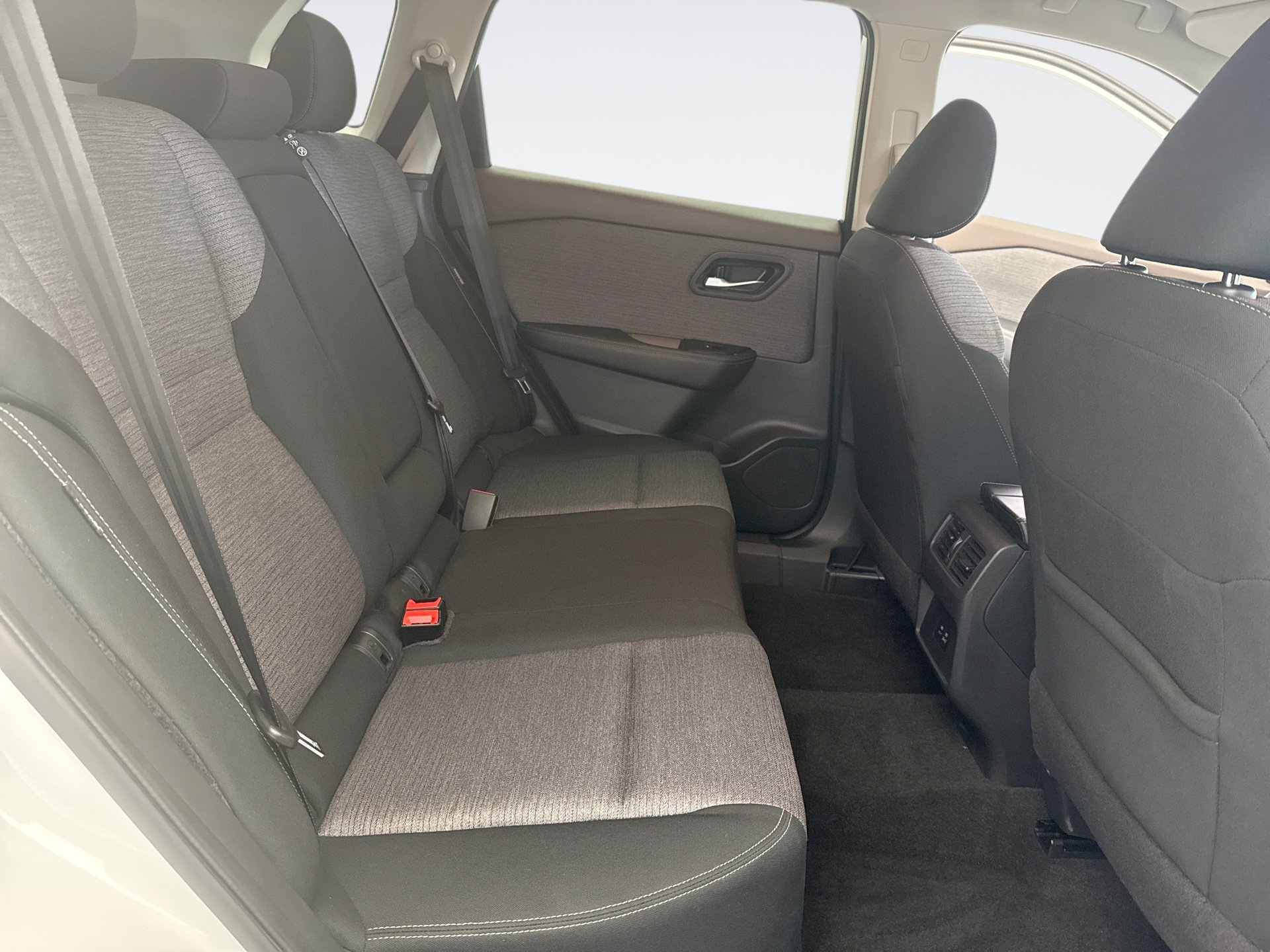 Used 2023 Nissan Rogue SV AWD/4WD image 18
