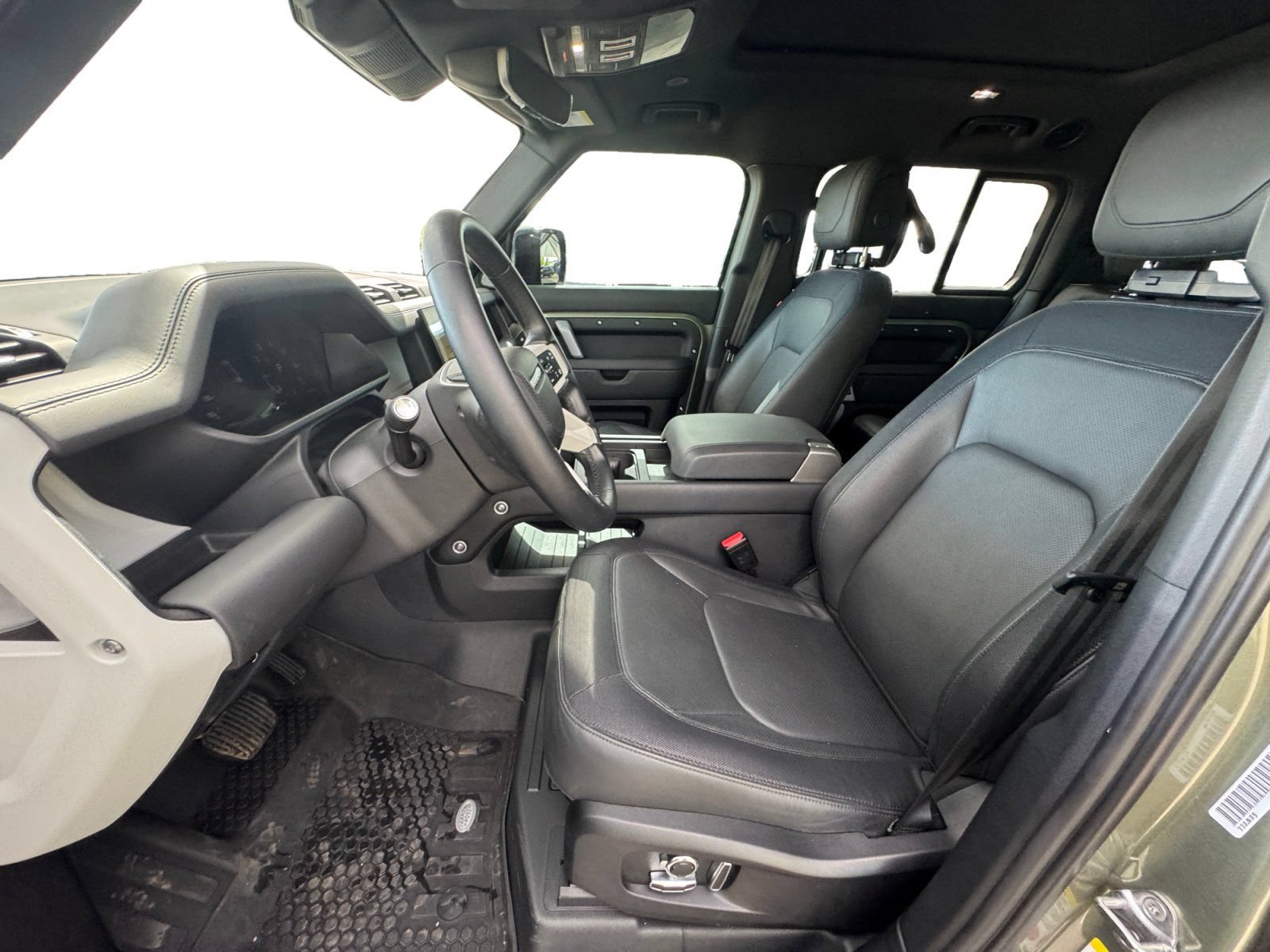 Used 2024 Land Rover Defender 130 X-Dynamic SE AWD/4WD image 10
