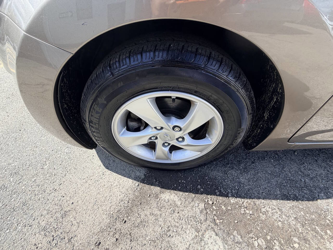 Used 2014 Hyundai Elantra SE FWD image 34