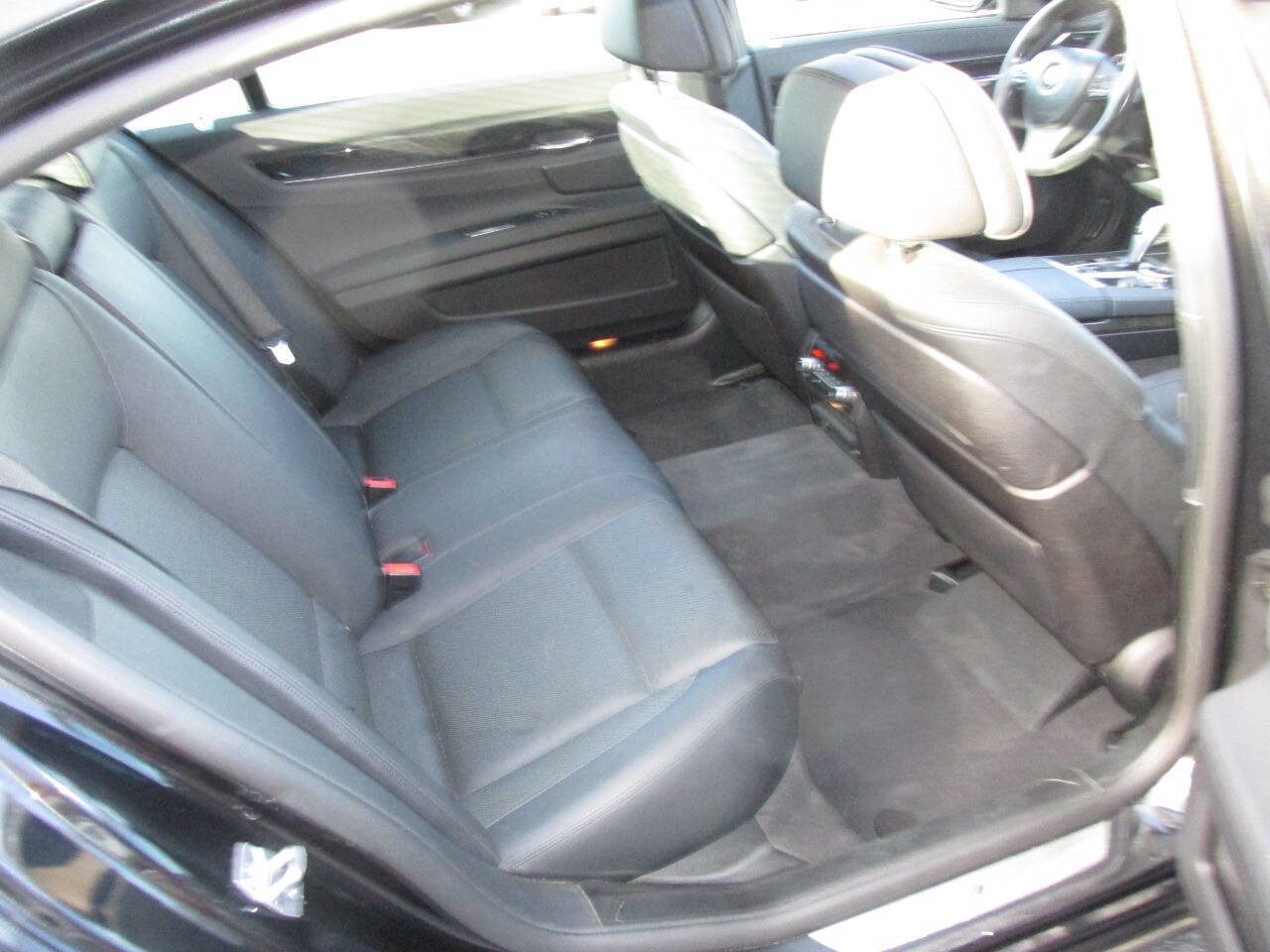 Used 2014 BMW 740Li w/ Executive Package image 21