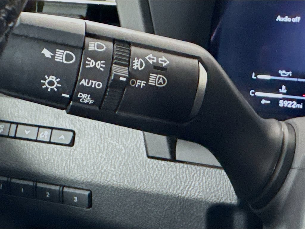 Used 2025 Lexus GX 550 w/ Cold Area Package AWD/4WD image 13