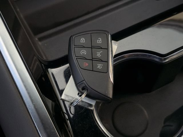 Used 2025 Chevrolet Suburban Z71 image 30