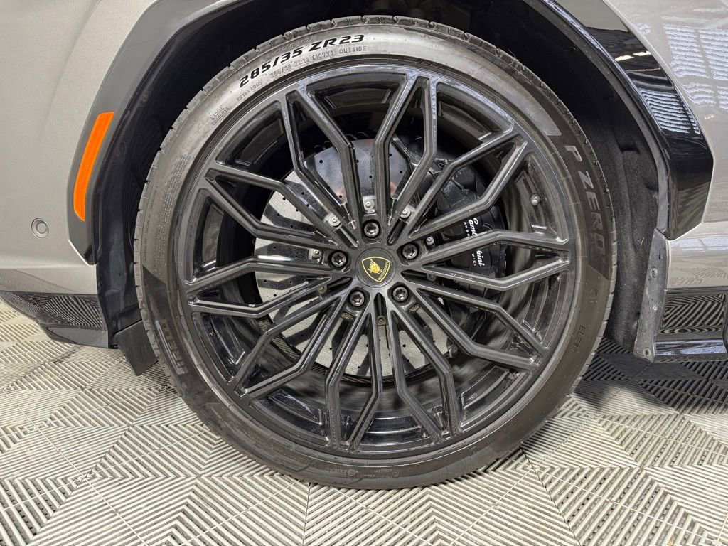 Used 2025 Lamborghini Urus SE image 11