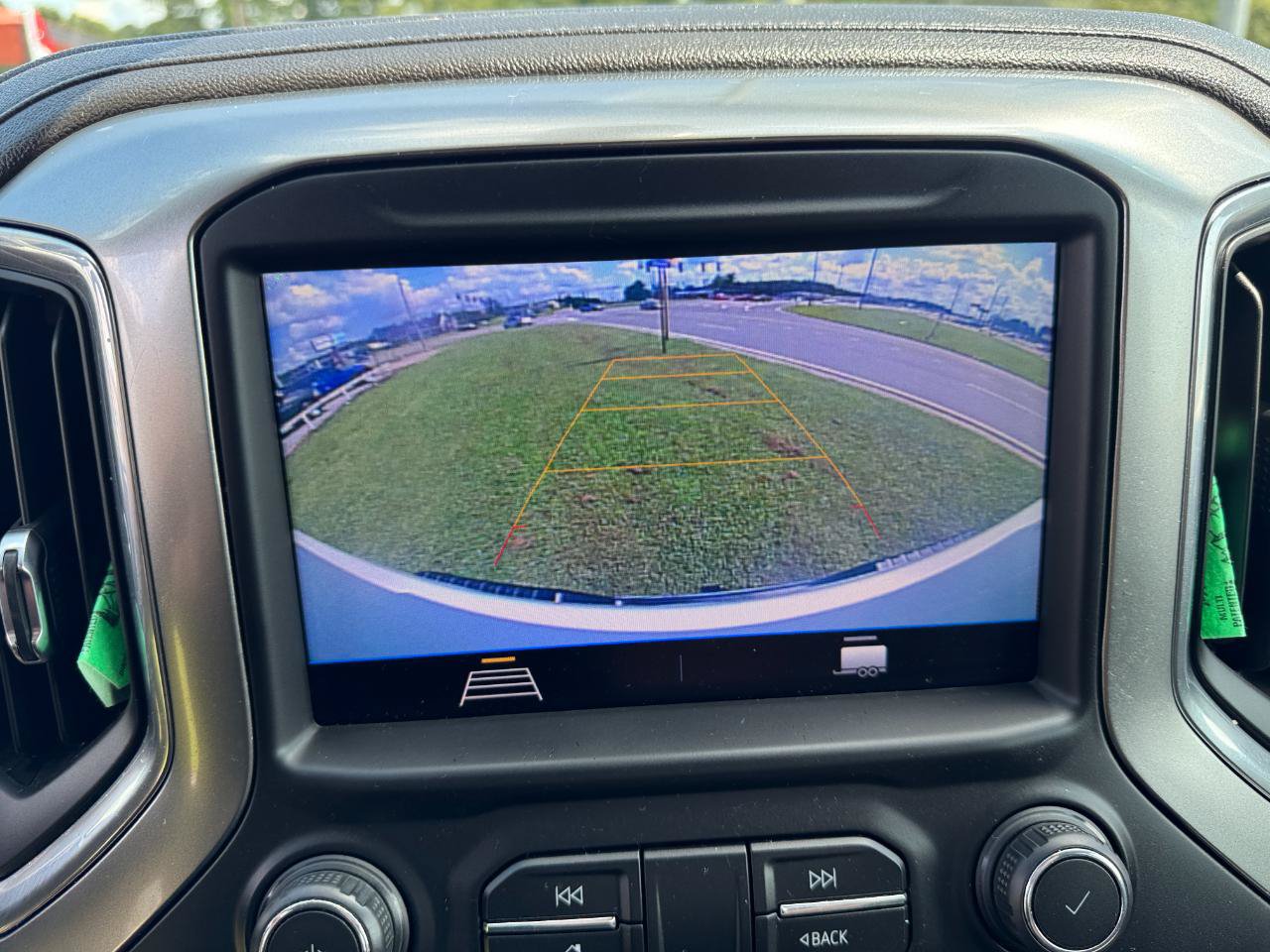 Used 2020 Chevrolet Silverado 1500 LT w/ Remote Start Package AWD/4WD image 34