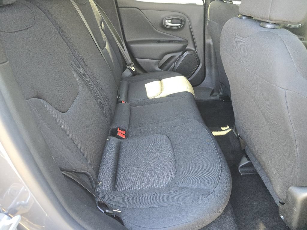 Used 2023 Jeep Renegade Latitude AWD/4WD image 17
