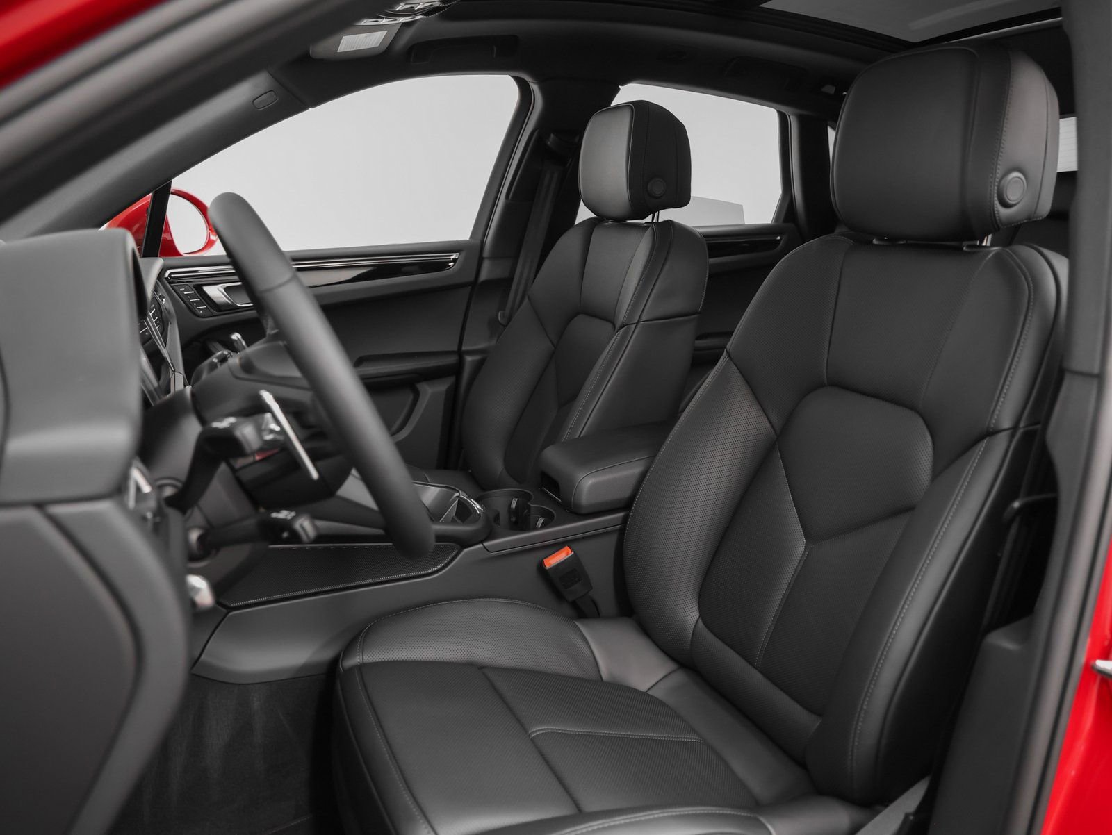 Certified 2025 Porsche Macan image 40