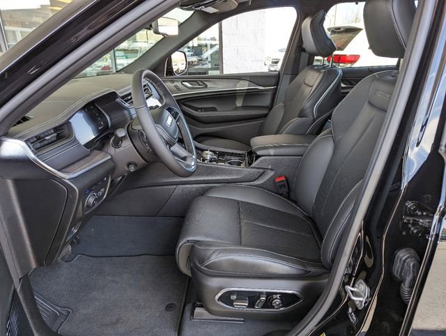 Used 2022 Jeep Grand Cherokee Overland w/ Luxury Tech Group IV image 8