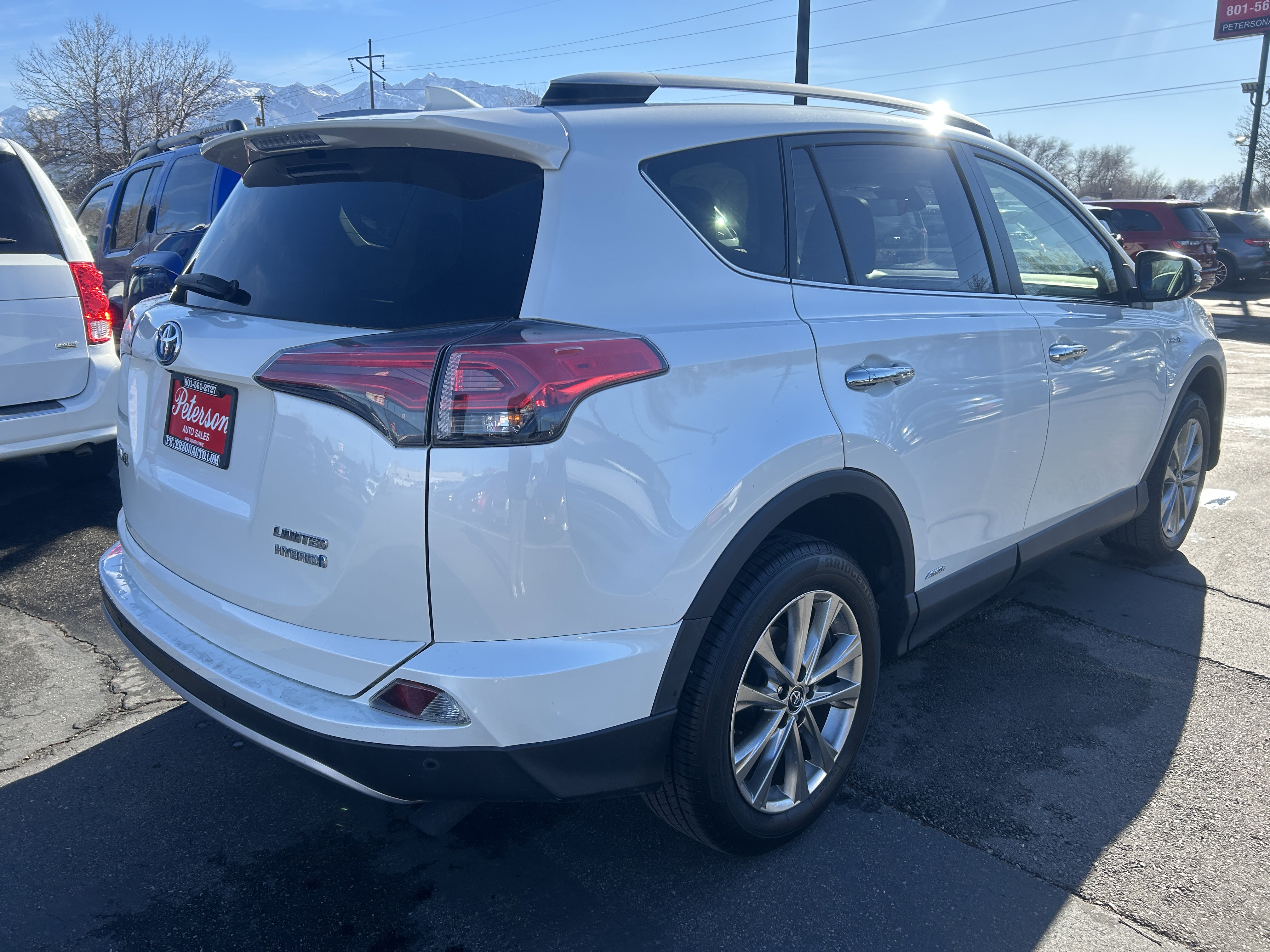 Used 2018 Toyota RAV4 Limited image 4