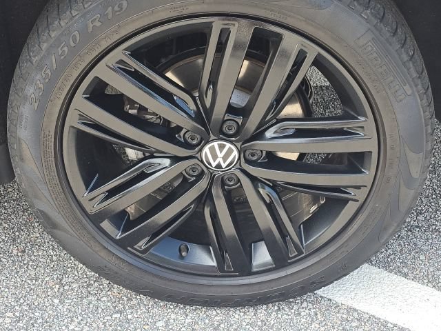 Used 2022 Volkswagen Tiguan SE R-Line AWD/4WD image 11