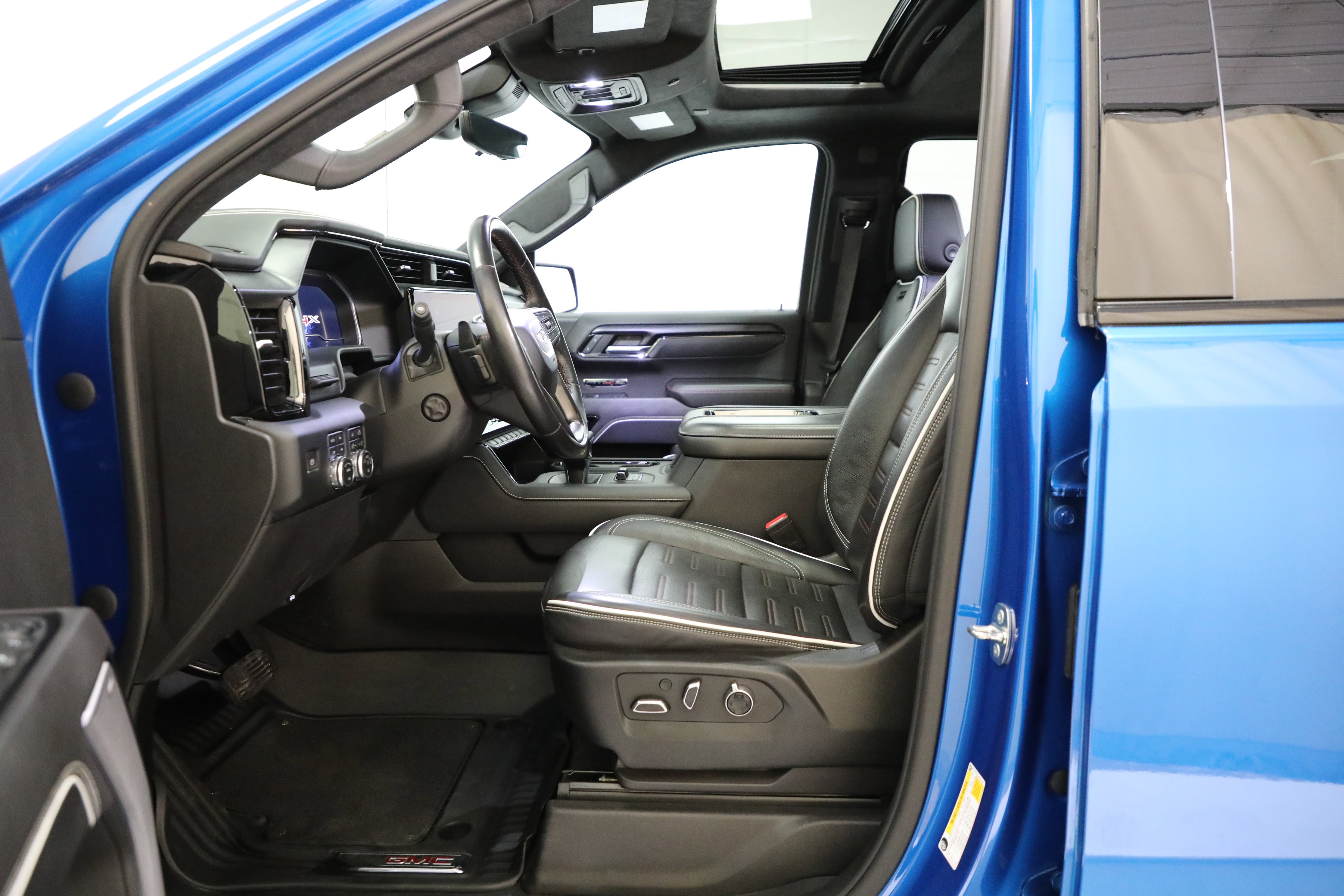 Used 2022 GMC Sierra 1500 AT4X image 9