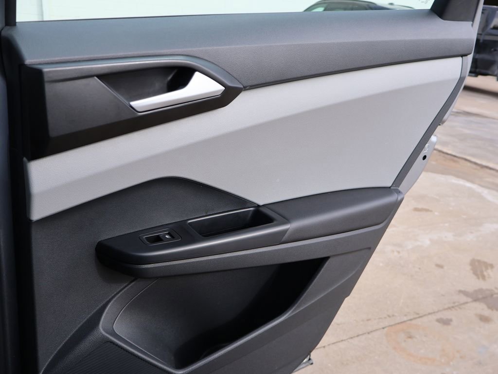 Certified 2023 Volkswagen Taos S image 17