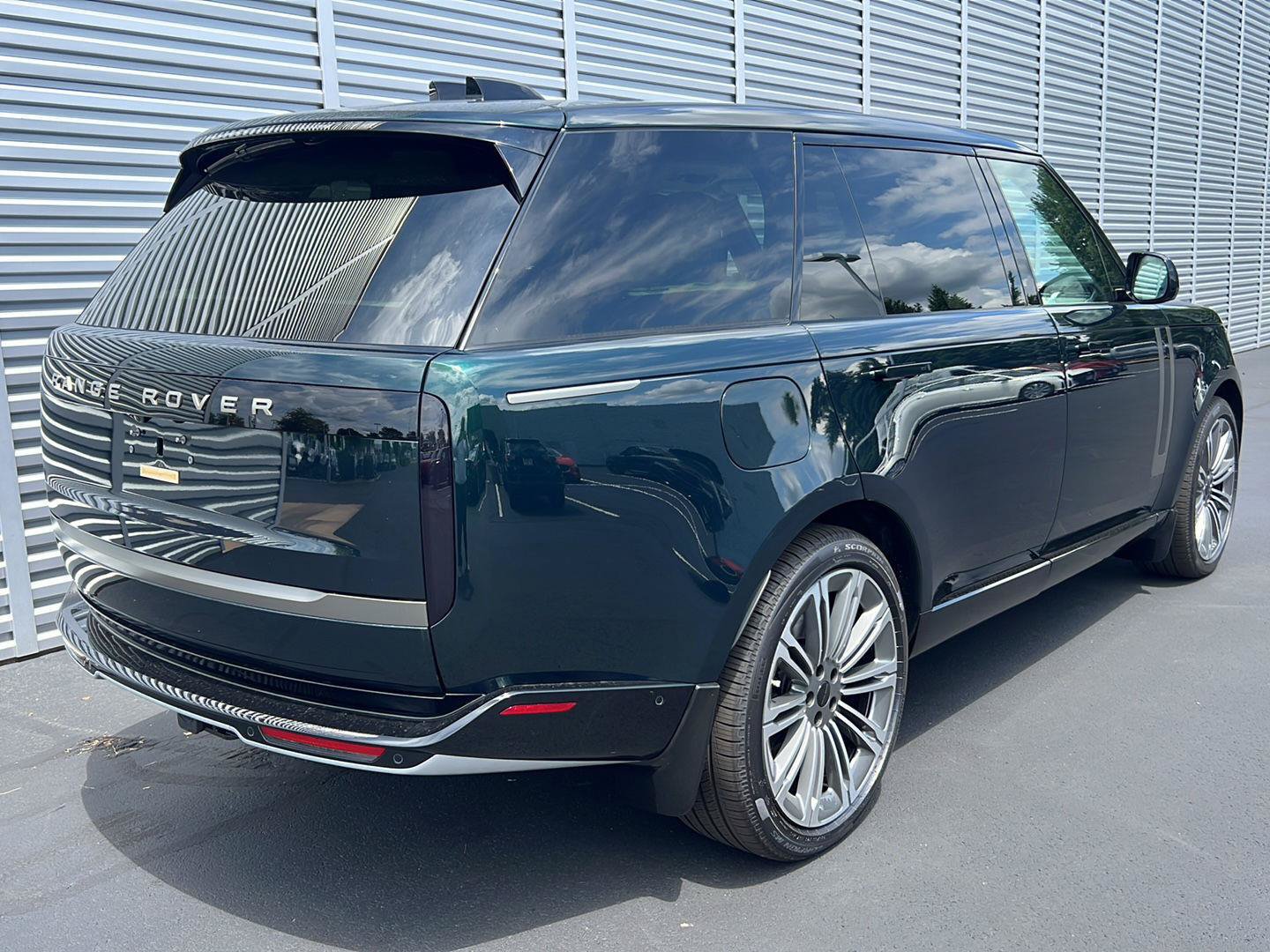 New 2026 Land Rover Range Rover Long Wheelbase SE AWD/4WD image 5