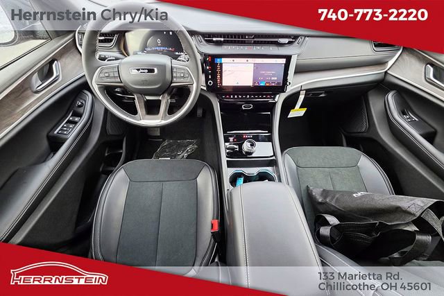 New 2026 Jeep Grand Cherokee Laredo image 12