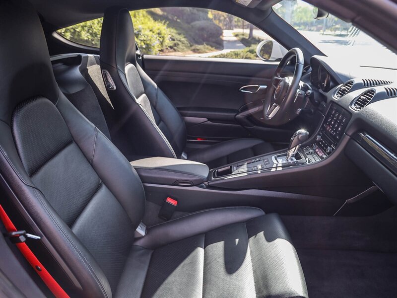 Used 2018 Porsche 718 Cayman S RWD image 16