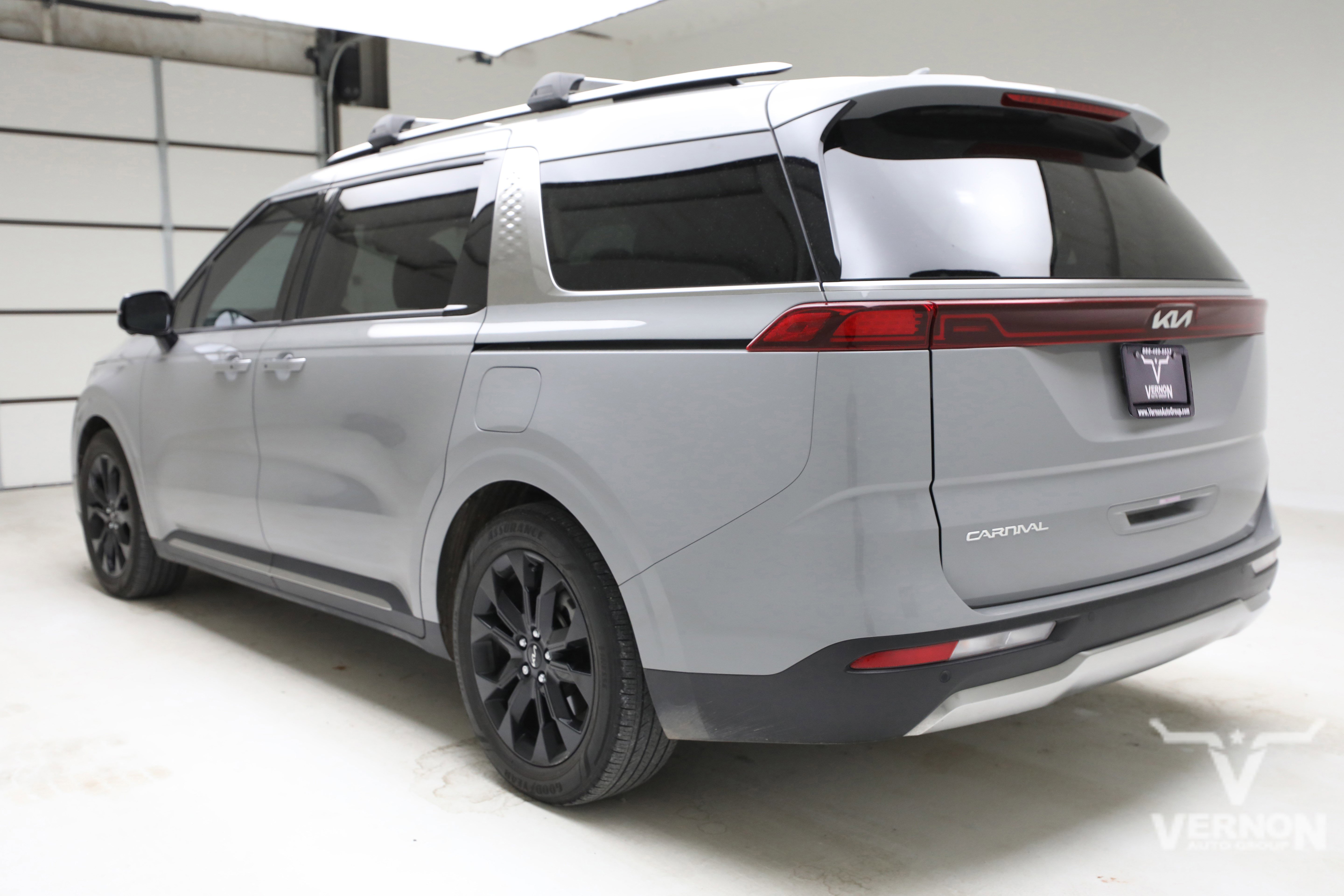 Used 2024 Kia Carnival SX Prestige image 2