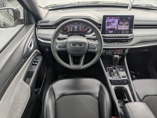 Used 2023 Jeep Compass Latitude w/ Sun and Sound Group AWD/4WD image 17