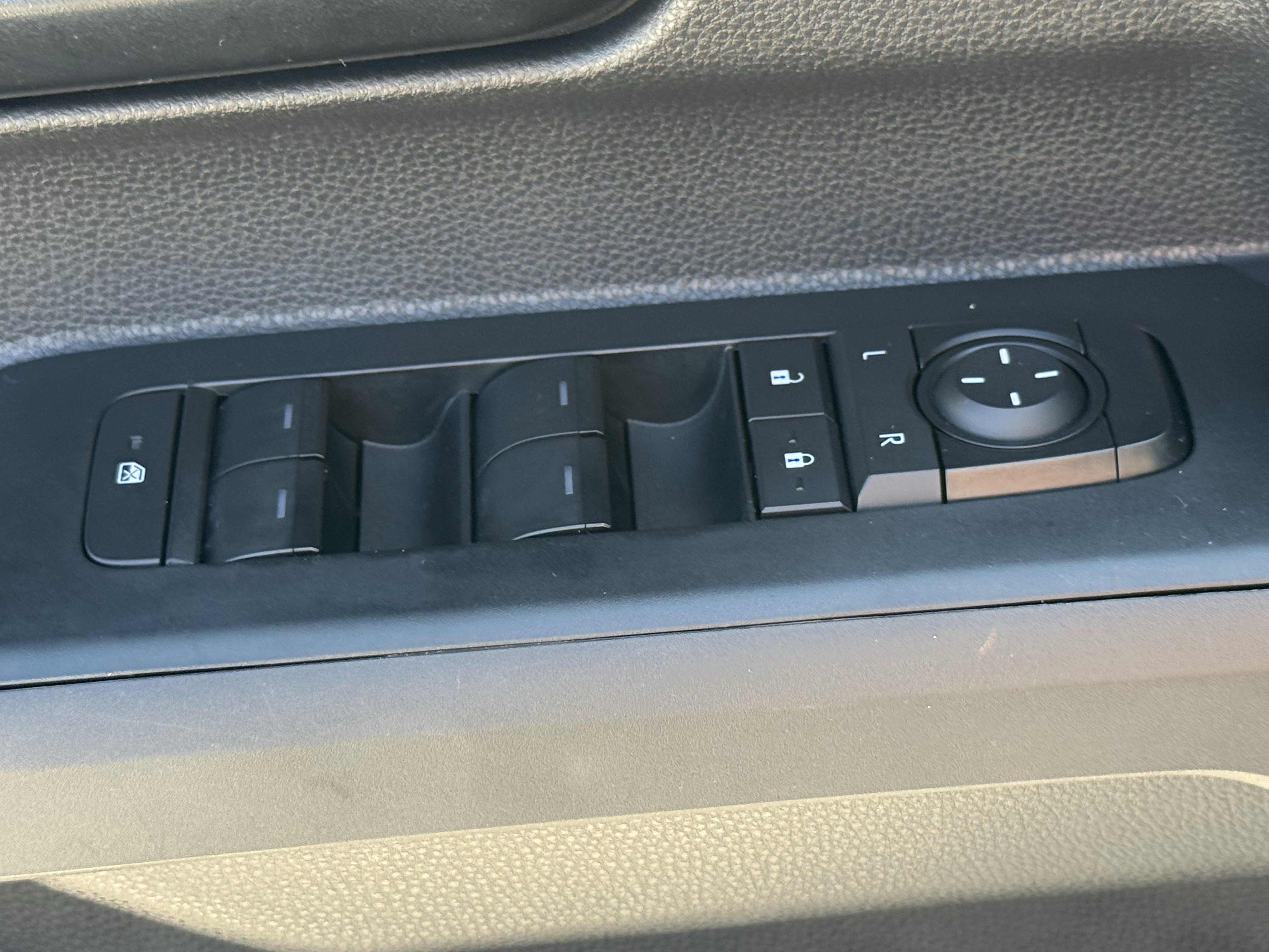 Used 2024 Toyota Tacoma SR5 image 27