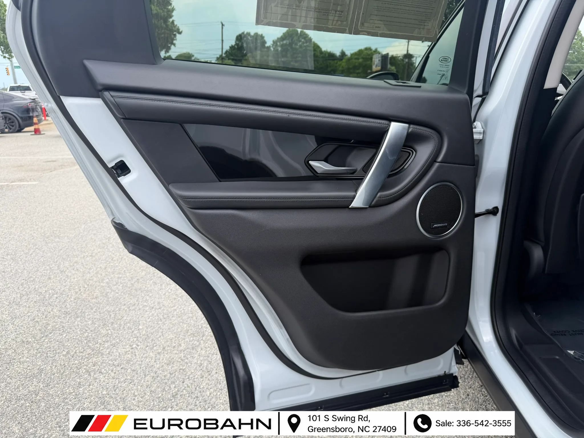 Used 2020 Land Rover Discovery Sport SE AWD/4WD image 11
