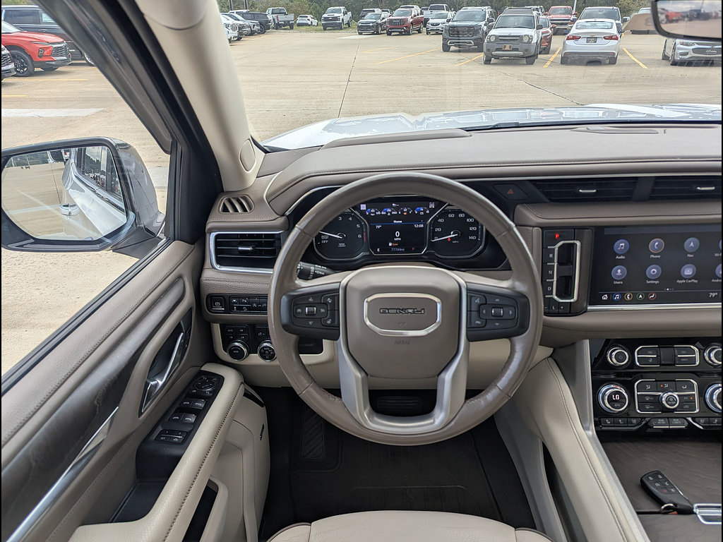 Used 2021 GMC Yukon Denali w/ Denali Premium Package AWD/4WD image 3