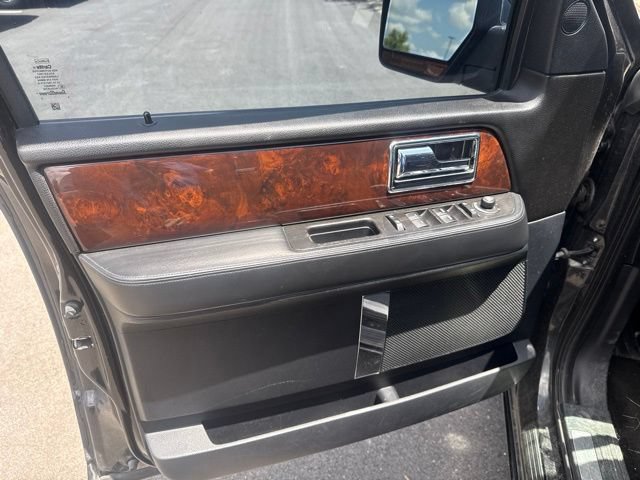Used 2015 Lincoln Navigator L 4WD image 8