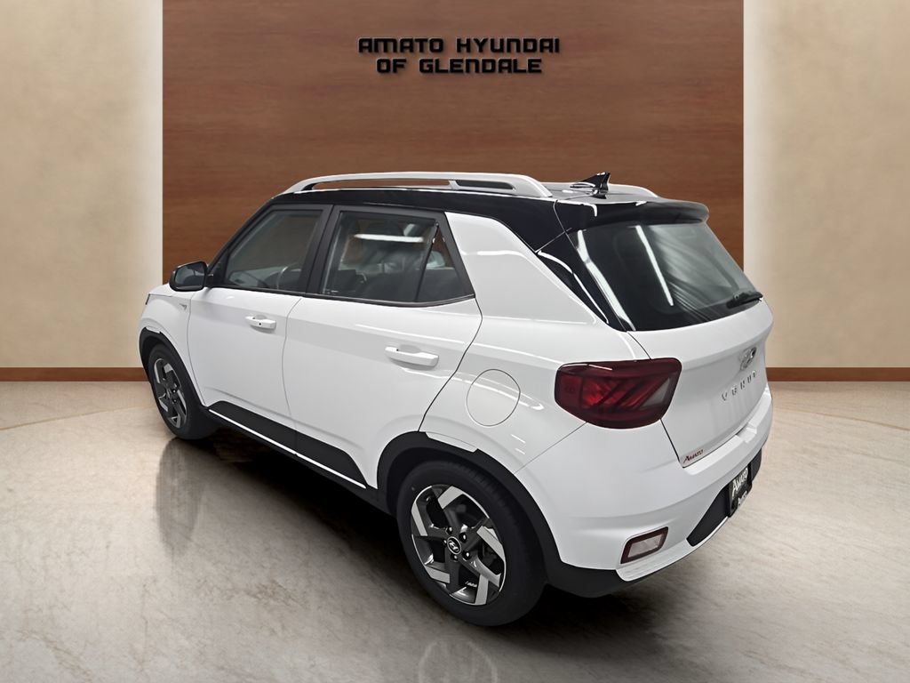 Used 2022 Hyundai Venue Limited FWD image 4