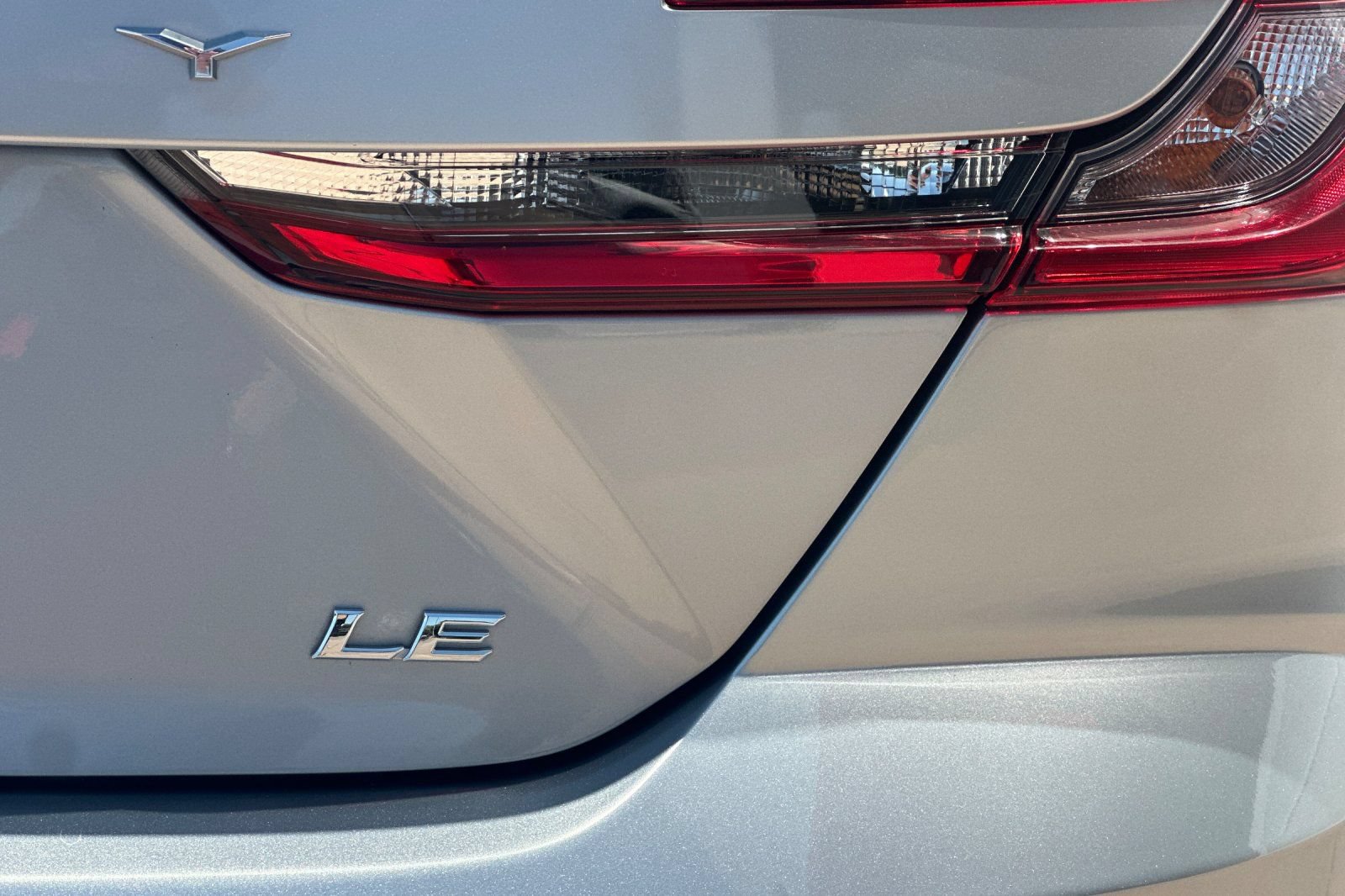 Used 2025 Toyota Camry LE AWD/4WD image 32