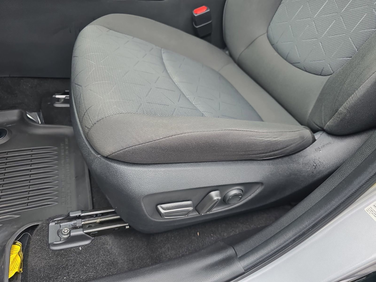 Used 2022 Toyota RAV4 XLE image 33