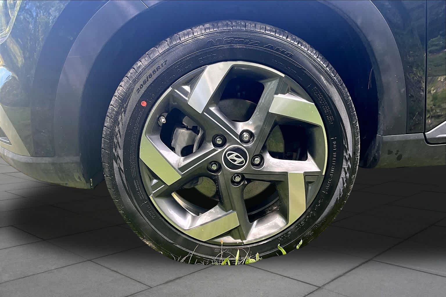 Used 2025 Hyundai Venue SEL FWD image 11