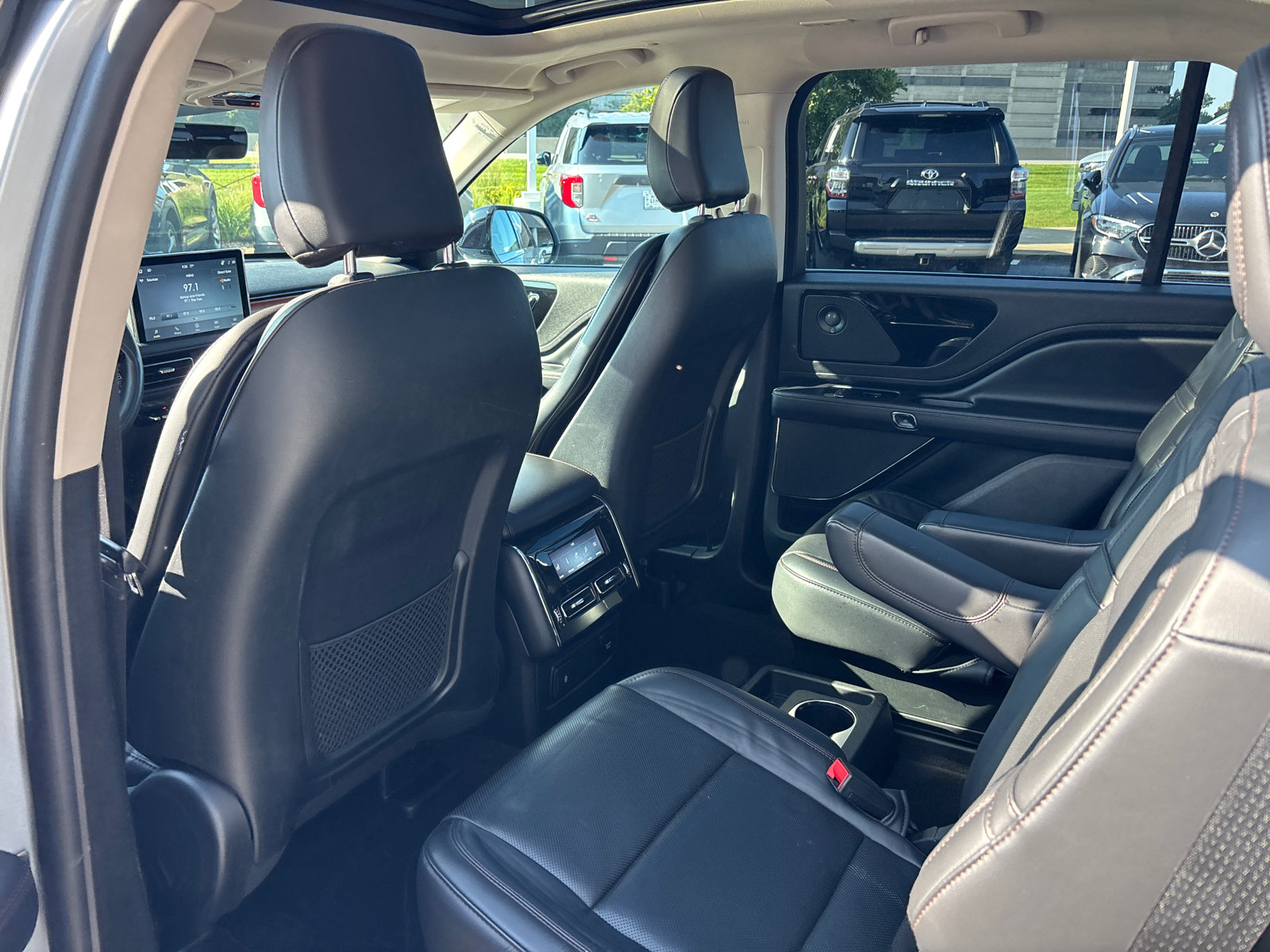 Certified 2024 Lincoln Aviator Reserve w/ Equipment Group 201A AWD/4WD image 27