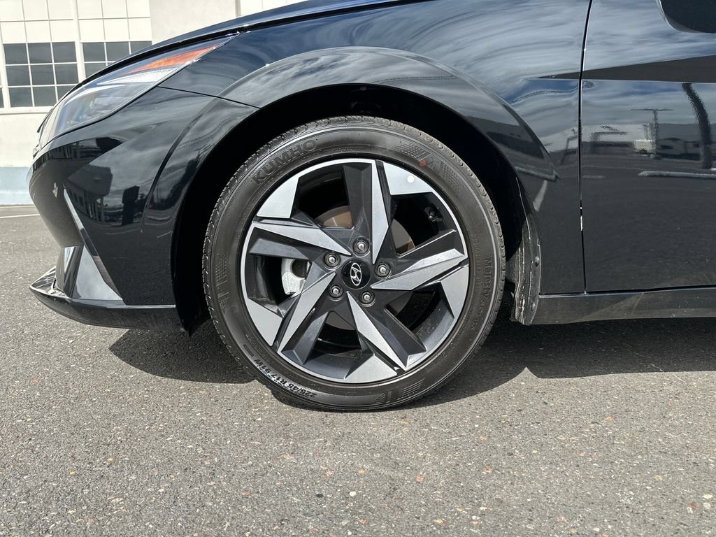 Certified 2023 Hyundai Elantra Limited FWD image 11