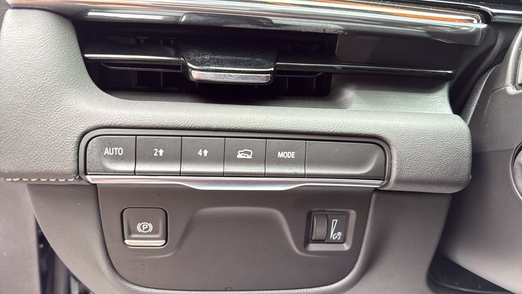 Certified 2024 Cadillac Escalade ESV Premium Luxury w/ LPO, Floor Liner Package AWD/4WD image 35
