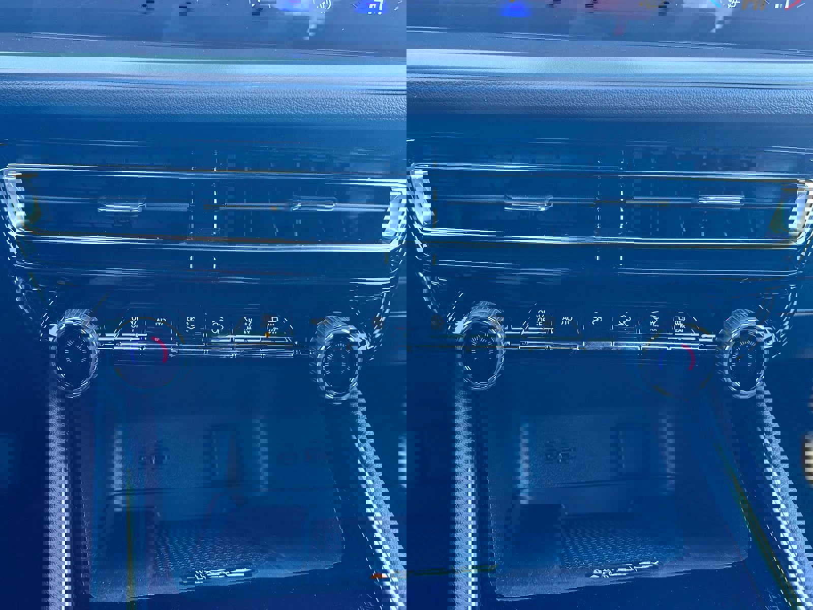 New 2026 Chevrolet Traverse LT w/ Midnight/Sport Edition AWD/4WD image 31